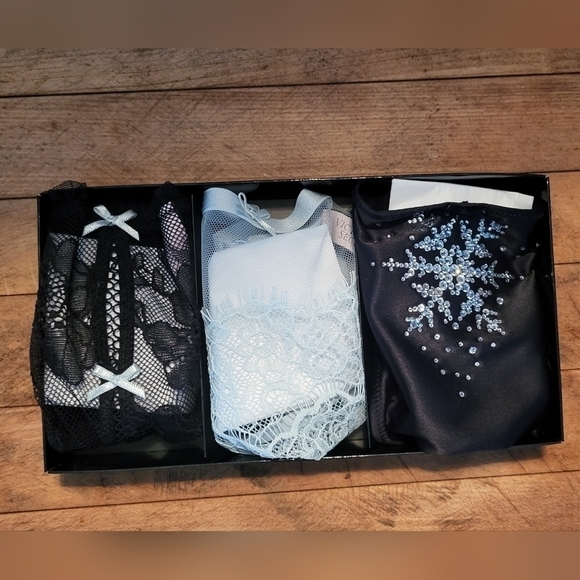 Victoria's Secret Other - Victoria’s Secret Dream Angels 3-Pack Icy V-String Panties NIB